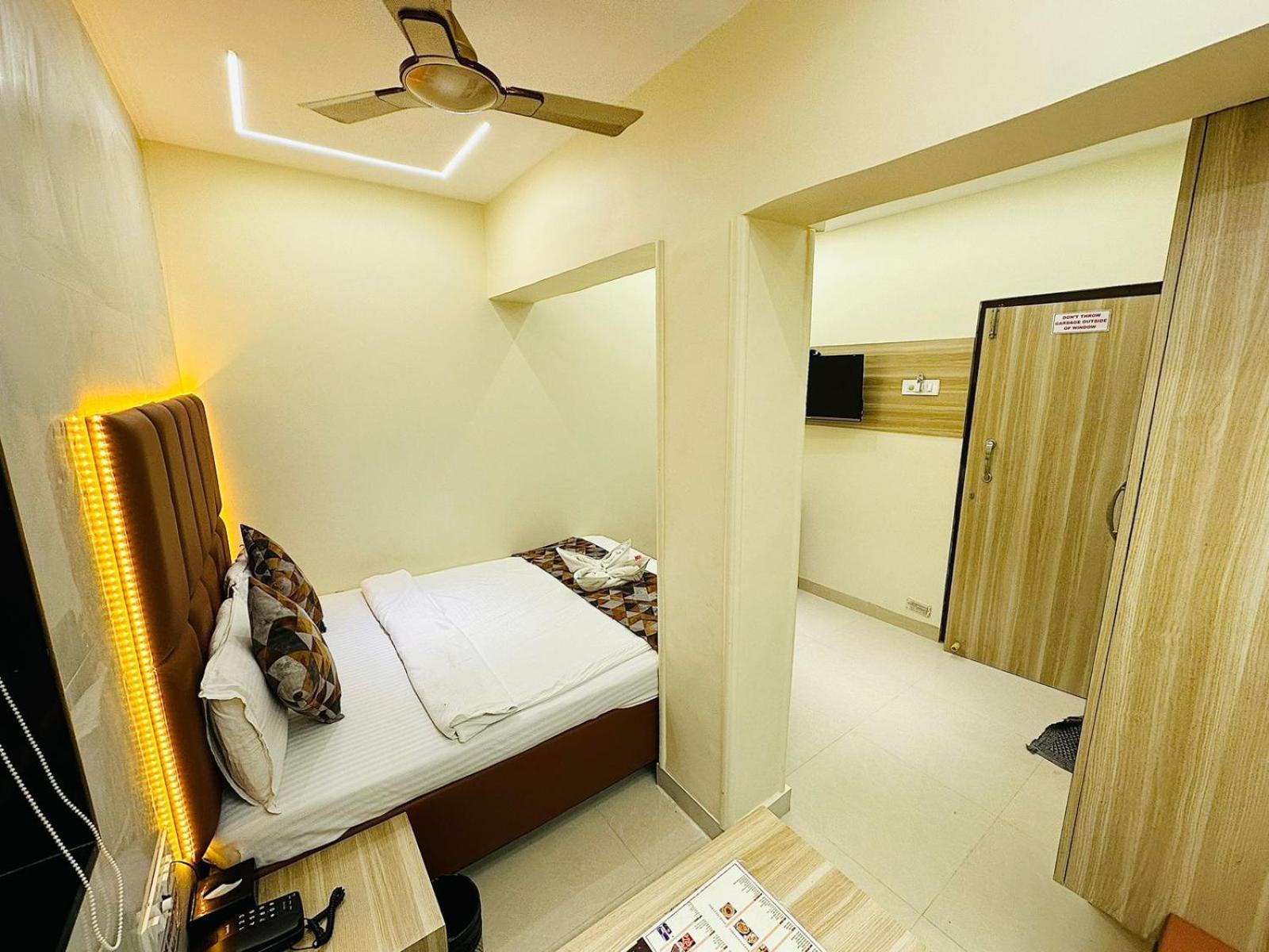 Hotel Vashi Inn Nova Bombaim Exterior foto